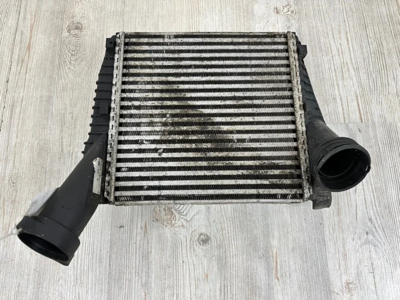 Радиатор интеркулера VW Touareg 2 2010-2018 7P