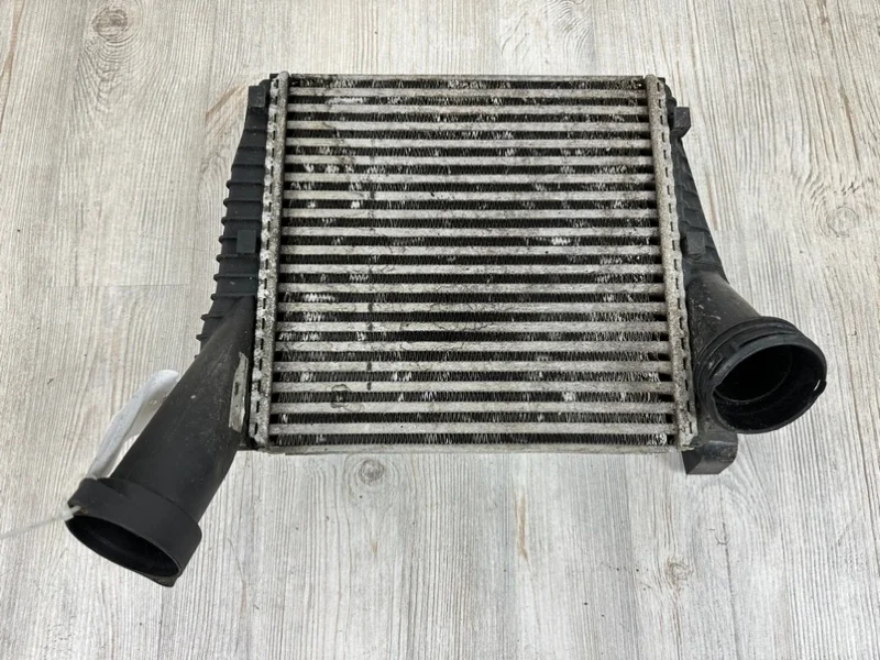 Радиатор интеркулера VW Touareg 2 2010-2018 7P