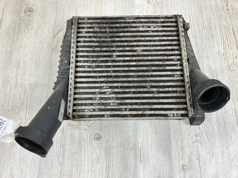 Радиатор интеркулера VW Touareg 2 2010-2018 7P