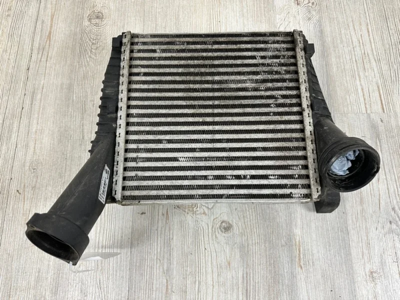 Радиатор интеркулера VW Touareg 2 2010-2018 7P