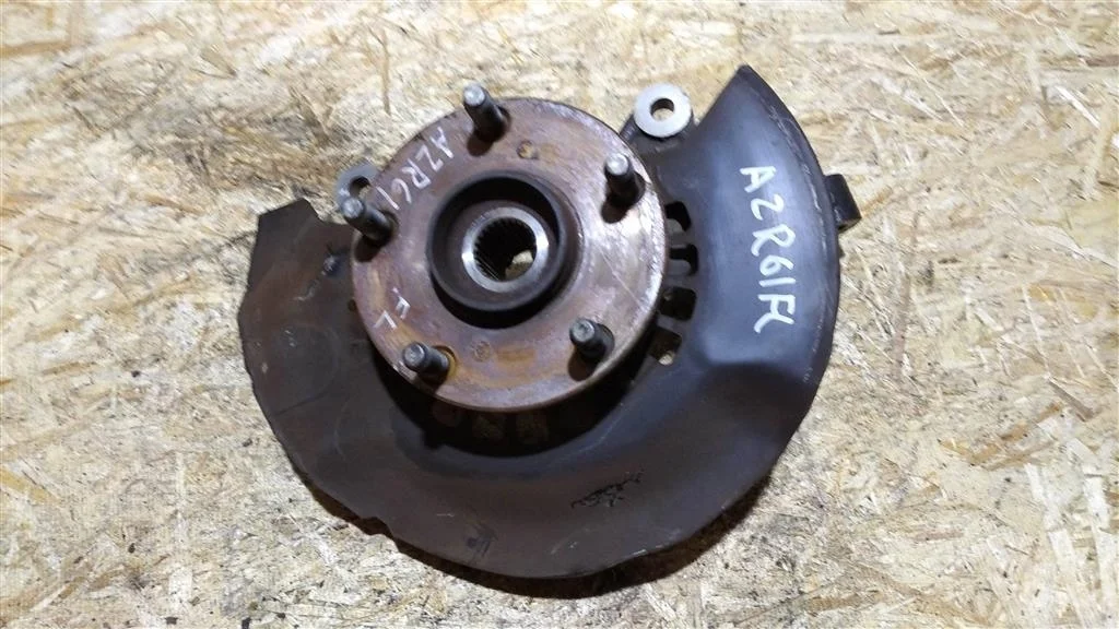 Б.у. кулак поворотный TOYOTA NOAH AZR60 TOYOTA NOAH AZR60