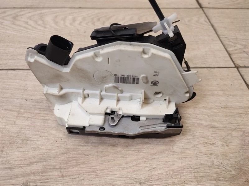Замок двери VW Tiguan 2012-2018 5N