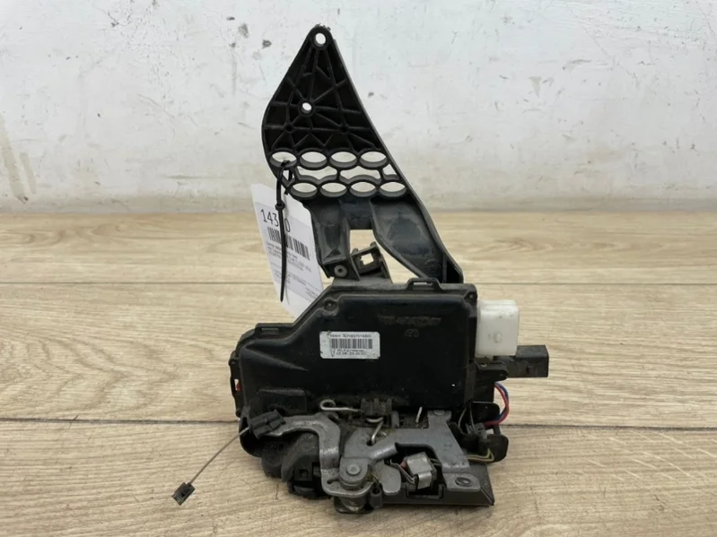 Замок двери VW Touareg GP 2007-2010 7L