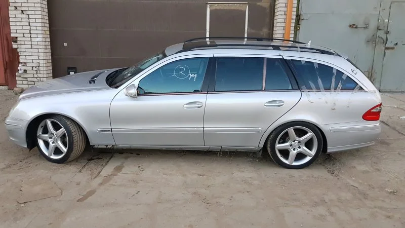 Продажа Mercedes-Benz E class 3.2D (204Hp) (648.961) RWD AT по запчастям