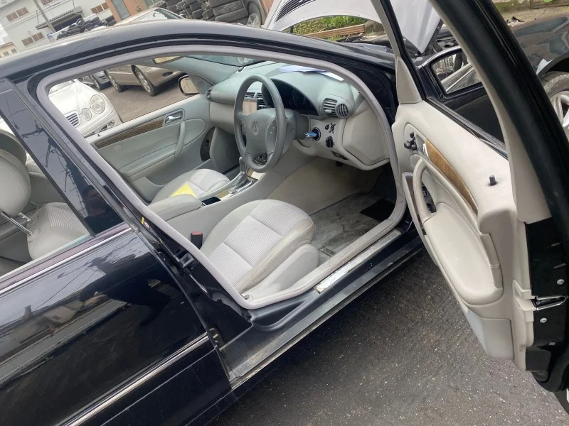 Продажа Mercedes-Benz C class 2.5 (204Hp) (272.920) RWD AT по запчастям