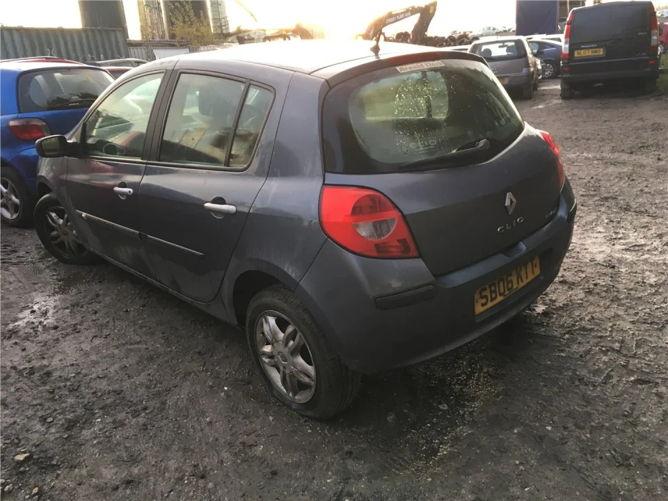 Продажа Renault Clio 1.4 (98Hp) (K4J 780) FWD MT по запчастям