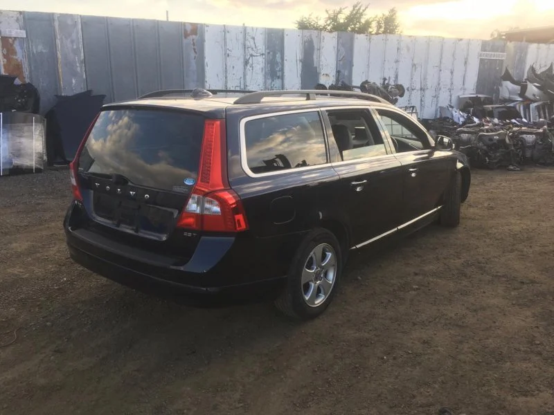 Продажа Volvo V70 2.5 (200Hp) (B5254T6) FWD MT по запчастям