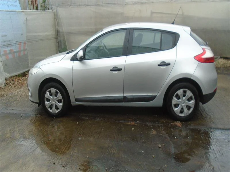 Продажа Renault Megane 1.6 (106Hp) (K4M 838) FWD MT по запчастям