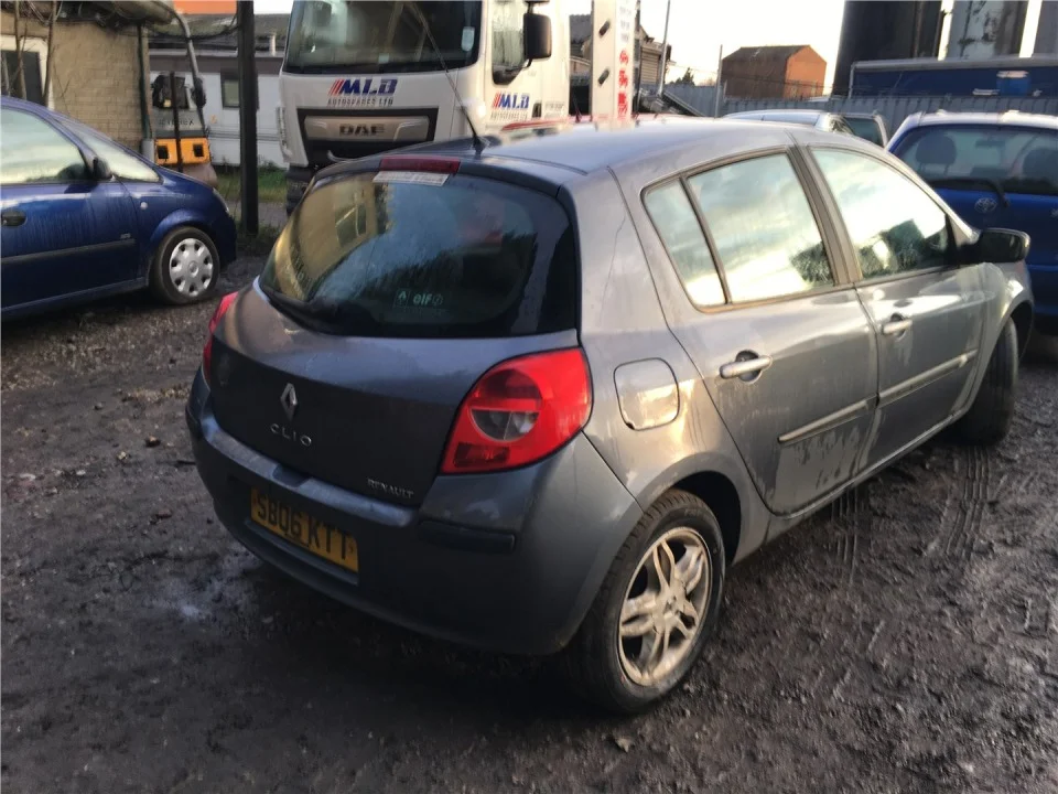 Продажа Renault Clio 1.4 (98Hp) (K4J 780) FWD MT по запчастям