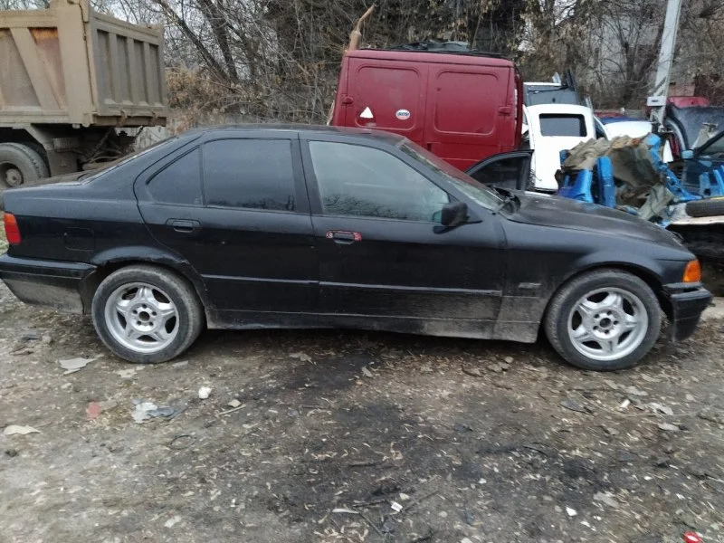 Продажа BMW 3er 1.8 (113Hp) (M40B18) RWD MT по запчастям