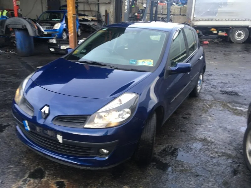 Продажа Renault Clio 1.1 (75Hp) (D4F 764) FWD MT по запчастям