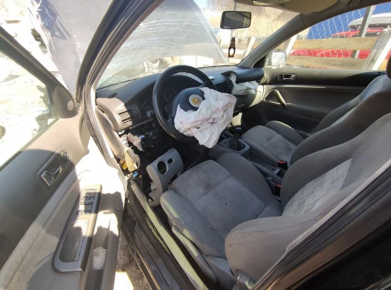 Продажа Volkswagen Passat 1.6 (101Hp) (AHL) FWD MT по запчастям