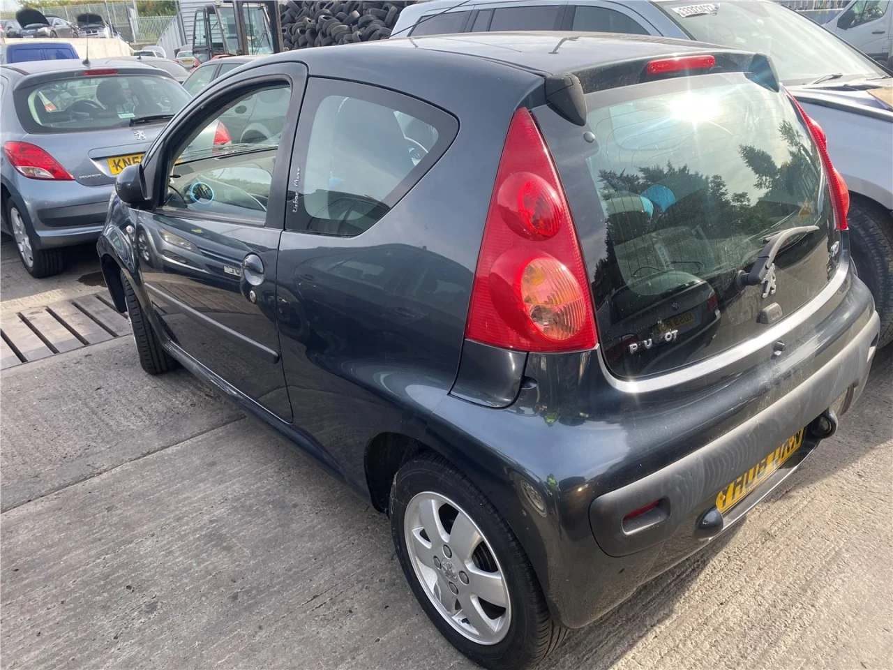 Продажа Peugeot 107 1.0 (68Hp) (1KR-FE) FWD AT по запчастям