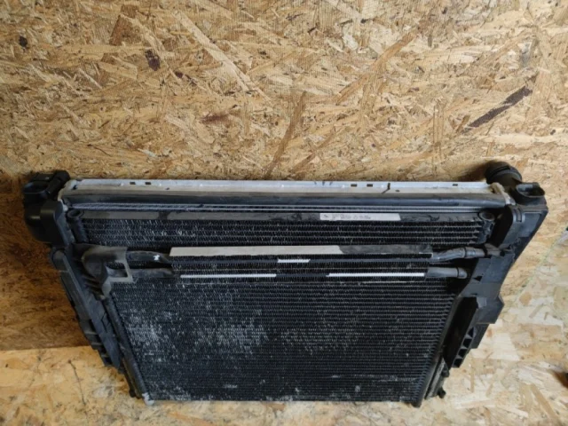 Радиатор охлаждения ДВС для BMW X3 Е83 2003-2010 на фотографиях