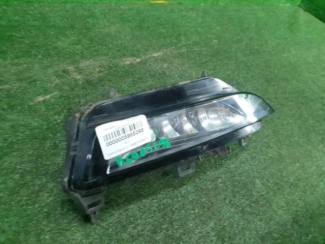 Противотуманка (ПТФ) передняя правая для Skoda Rapid II 2020+ на фотографиях