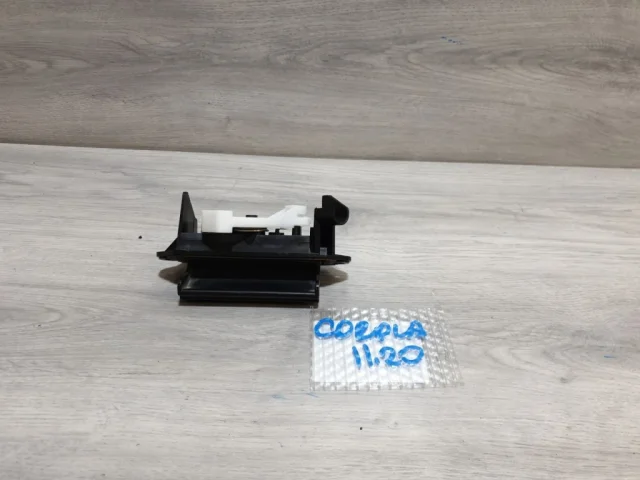 Ручка багажника для Toyota Corolla E120/E130 Хэтчбек 2001-2007 на фотографиях