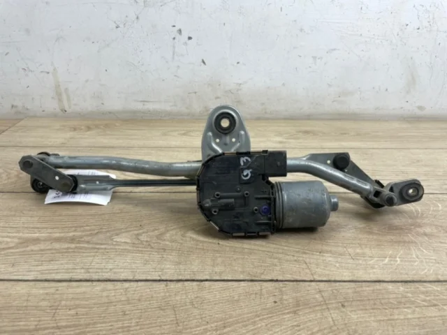 Трапеция стеклоочистителей для Audi Q3 8U 2011-2019 на фотографиях