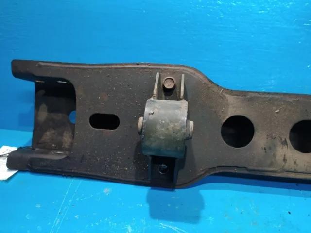 Подрамник двигателя для Mitsubishi Pajero V90 5dr 2006-2011 на фотографиях