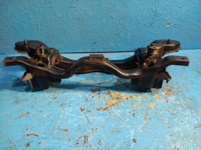 Задний подрамник для Mazda CX 7 ER 2006-2010 на фотографиях