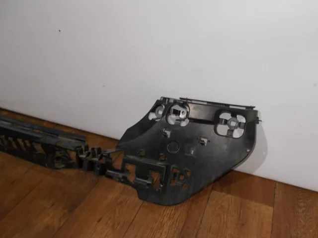 Кронштейн заднего бампера правый для BMW 5er G30 2016-2023 на фотографиях