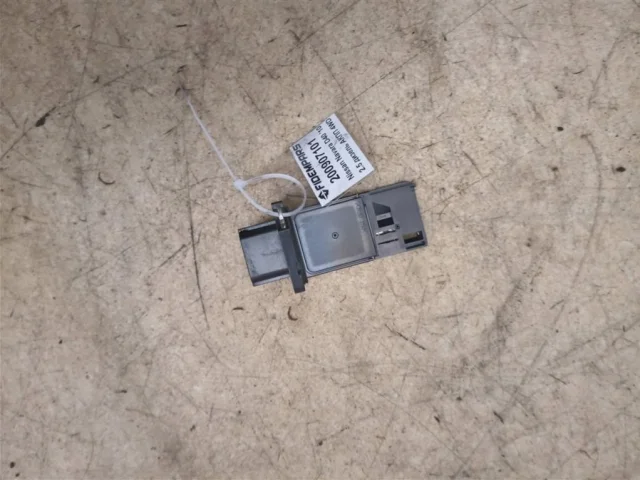 Датчик массового расхода воздуха для Nissan X-Trail T30 RU 2001-2007 на фотографиях