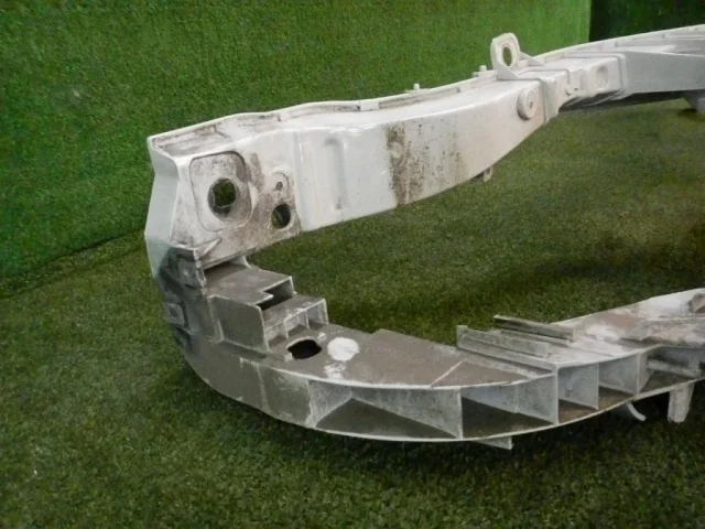 Панель радиатора (телевизор) для Ford Kuga CBS 2013-2016 на фотографиях