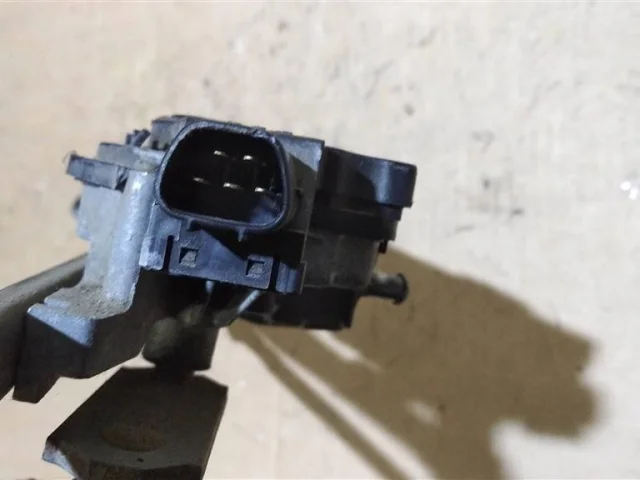 Трапеция стеклоочистителей для Toyota Corolla E120/E130 Седан 2000-2007 на фотографиях