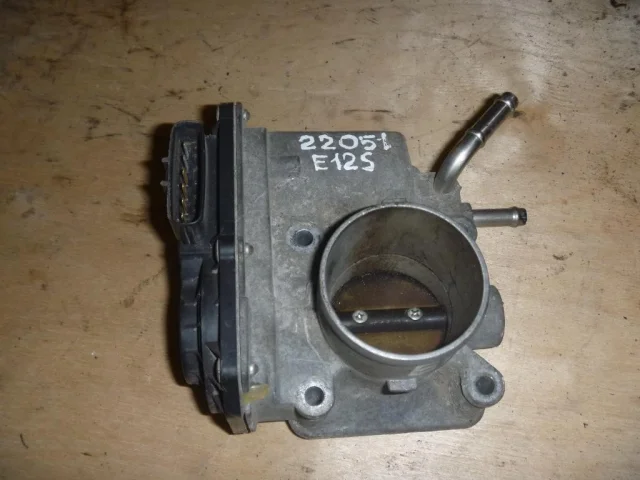 Дроссельная заслонка для Toyota Corolla E120/E130 Седан 2000-2007 на фотографиях