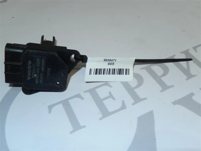 Датчик массового расхода воздуха для Volvo C30 MK 2006-2013 на фотографиях