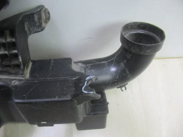 Резонатор воздуховода для Hyundai Solaris 1 рестайлинг 2014-2017 на фотографиях