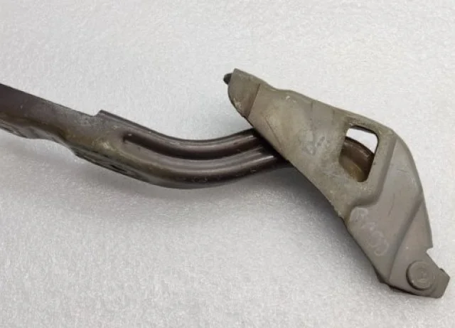 Петля капота правая для Hyundai Solaris 1 RB (2011-2013) на фотографиях