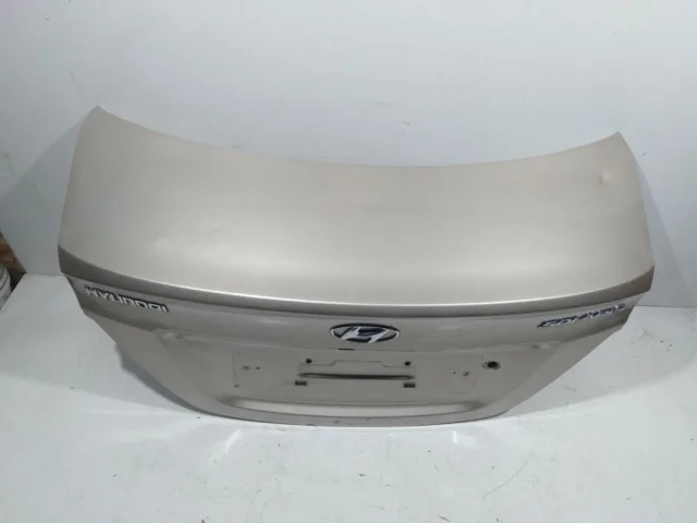 Дверь багажника для Hyundai Solaris 1 RB (2011-2013) на фотографиях