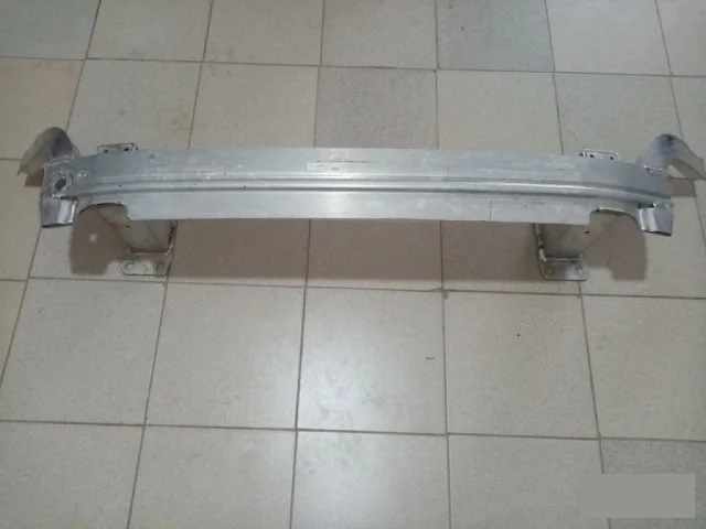 Усилитель бампера передний верхний для Audi Q7 4M 2015+ на фотографиях