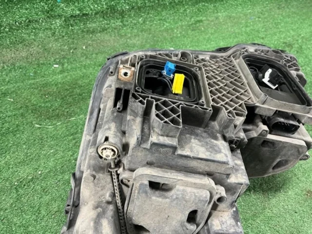 Фара правая для Mercedes-Benz E class C207 2009-2017 на фотографиях