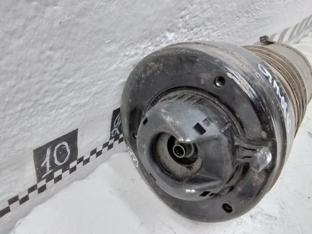 Пневмостойка передняя правая для Audi Q7 4M 2015+ на фотографиях