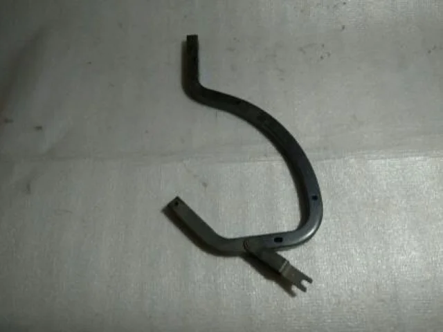 Петля багажника левая для Toyota Corolla E140/E150 Седан 2006-2013 на фотографиях