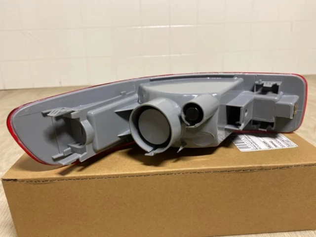 Заглушка ПТФ задняя правая для Mitsubishi Outlander II CW0W 2005-2012 на фотографиях