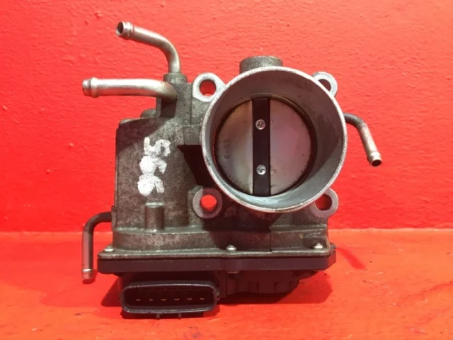 Дроссельная заслонка для Toyota RAV4 XA30 2005-2012 на фотографиях