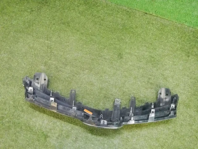 Решетка радиатора для Toyota Corolla E160/E180 Седан (RU) 2012-2016 на фотографиях