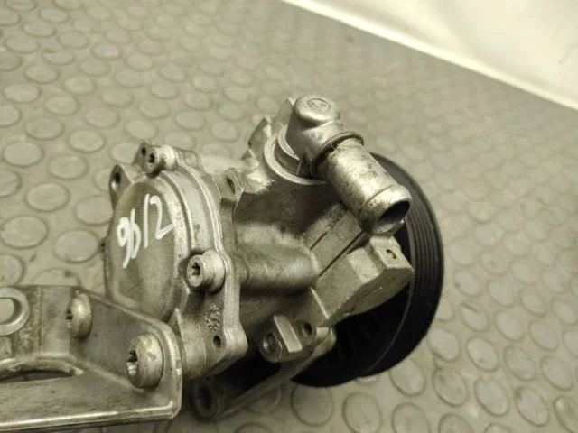 Насос ГУР для BMW X3 Е83 2003-2010 на фотографиях