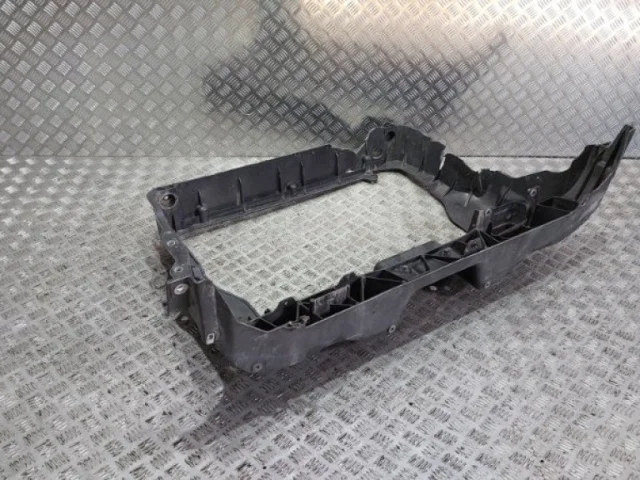 Панель радиатора (телевизор) для Ford Explorer U502 2011-2016 на фотографиях