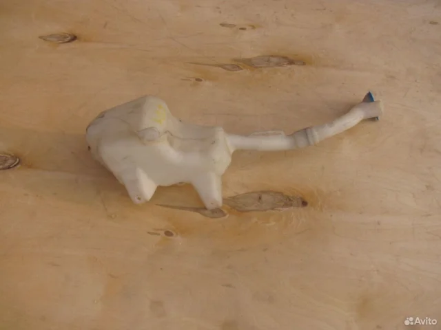 Бачок стеклоомывателя передний для Honda Civic FA 2005-2010 седан на фотографиях