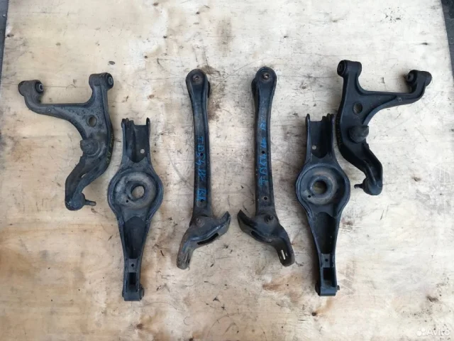 Рычаг задний правый верхний для Suzuki Grand Vitara 3dr 2005-2016 на фотографиях