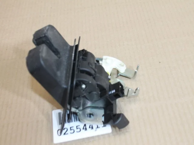 Замок багажника для Audi Q7 4L 2005-2015 на фотографиях