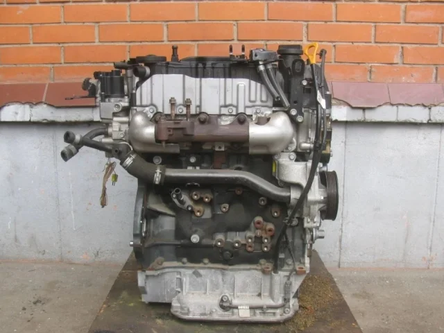 Двигатель без навесного для Kia Carnival 3 YP 2015-2020 на фотографиях