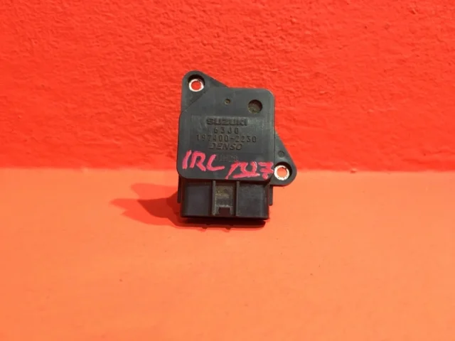 Датчик массового расхода воздуха для Volvo C30 MK 2006-2013 на фотографиях