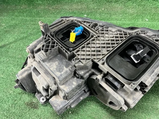 Фара правая для Mercedes-Benz E class C207 2009-2017 на фотографиях