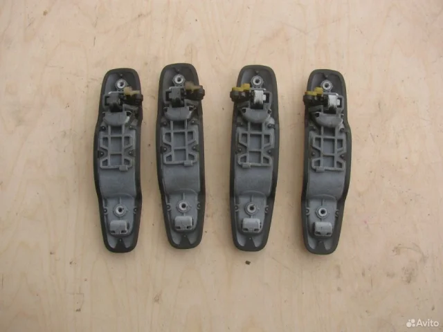 Ручка двери передняя левая внешняя для Suzuki Grand Vitara 2005-2014 на фотографиях