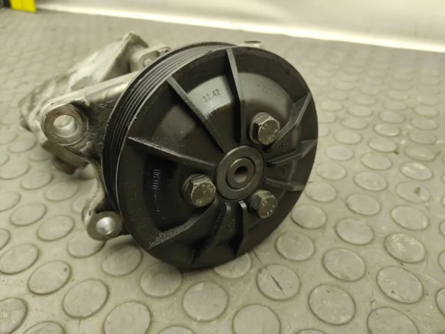 Насос ГУР для BMW X3 Е83 2003-2010 на фотографиях