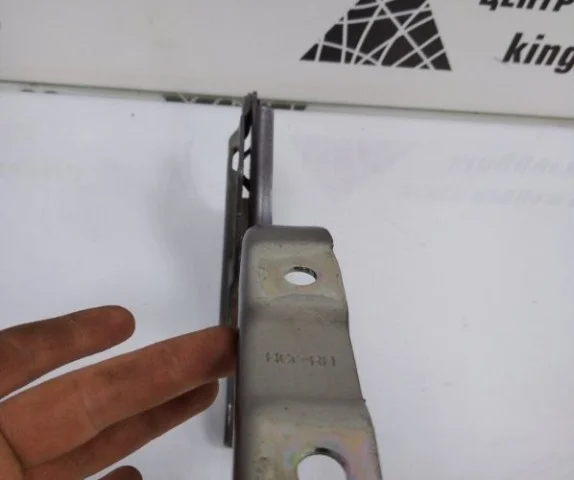 Петля капота левая для Hyundai Solaris 2 (2017-2022) на фотографиях